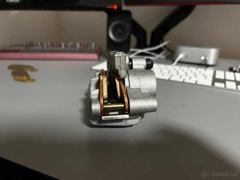 NOVÝ přední brzdový třmen Yamaha YZ125 YZ250 YZ450 WR250 WR4