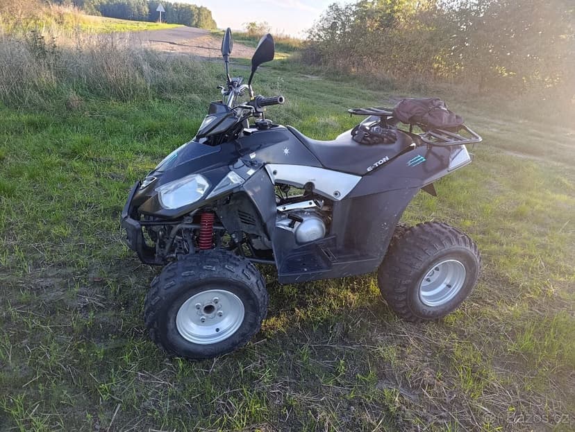 Čtyřkolka Eton vector 300