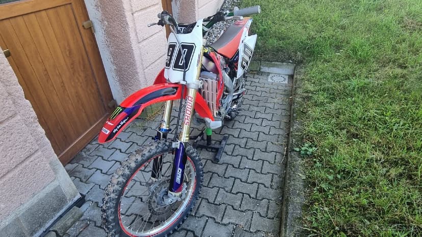 Honda crf250r rok výroby 2010