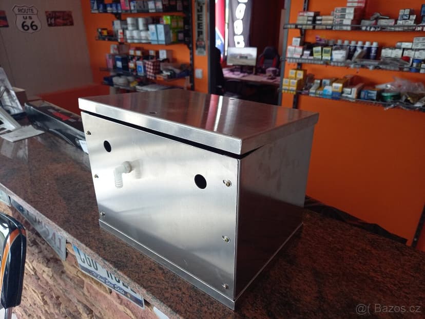 Držák (schránka) na autobaterii