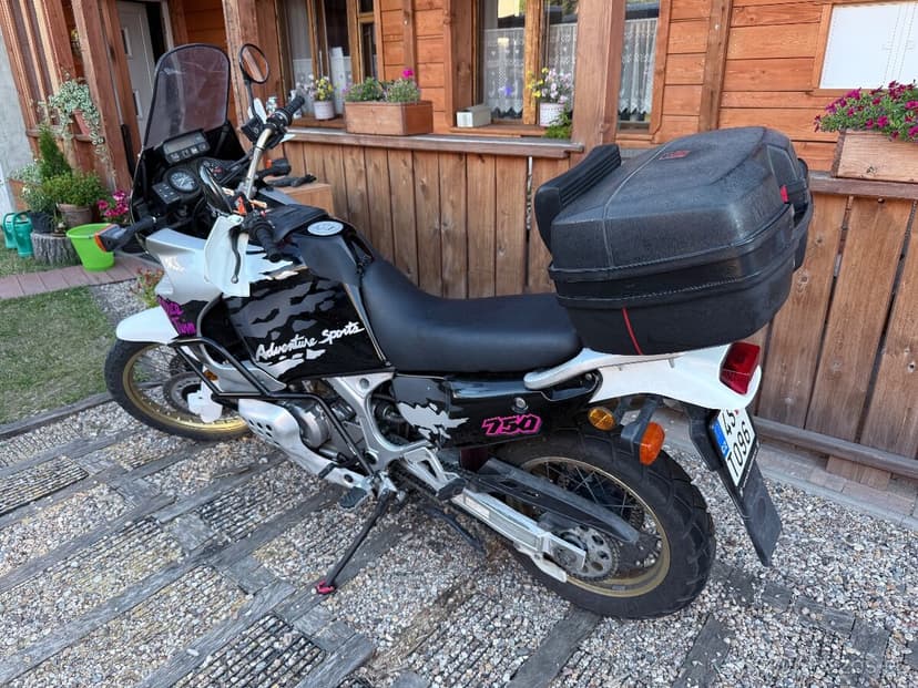 Honda africa twin 750