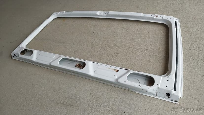 Suzuki Samurai SJ413 – Rám čelního skla bílý