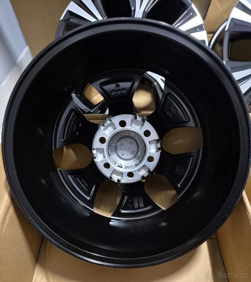 Nové Originál alu TOYOTA LAND CRUISER 6x139,7 R19