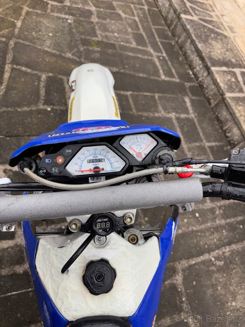 Motorka Husqvarna TE 410 E enduro