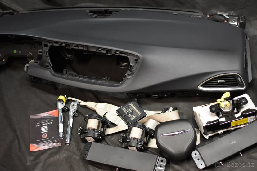 Chrysler airbag palubní deska bezpečnostní pás