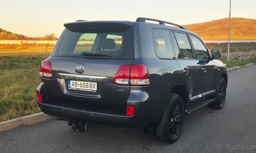 land Cruiser lc200, j200 4.5 V8 top stav, 242t km