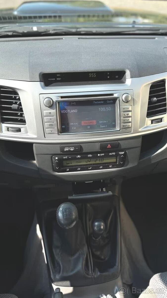 Toyota Hilux 3.0 D4D manuál 126kw