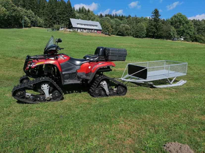 Arctic cat 700 + sněžné pásy