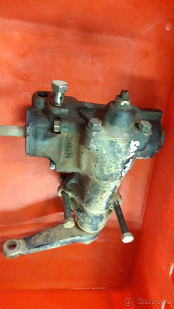 Suzuki Samurai :  Posilovač řízení