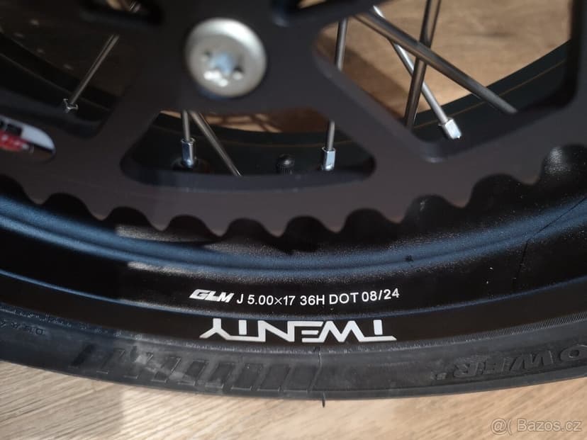 Honda CRF 450R, nové zadní kolo Supermoto