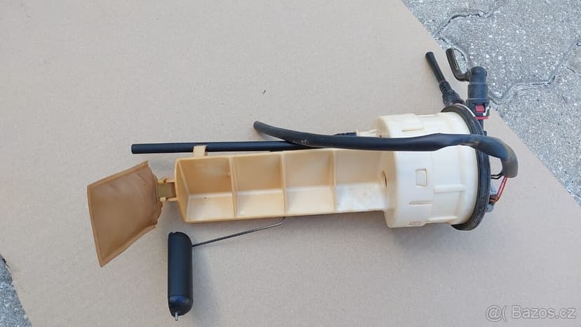 Suzuki Jimny – Sací koš s palivoměrem