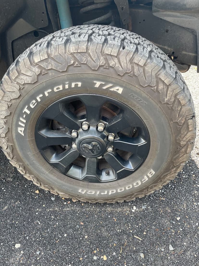 BF Goodrich All-Terrain ko2 285/70 r17