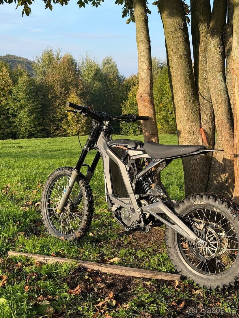 SurRon Light Bee L1e – 17 kW, nová baterie 56Ah v záruce