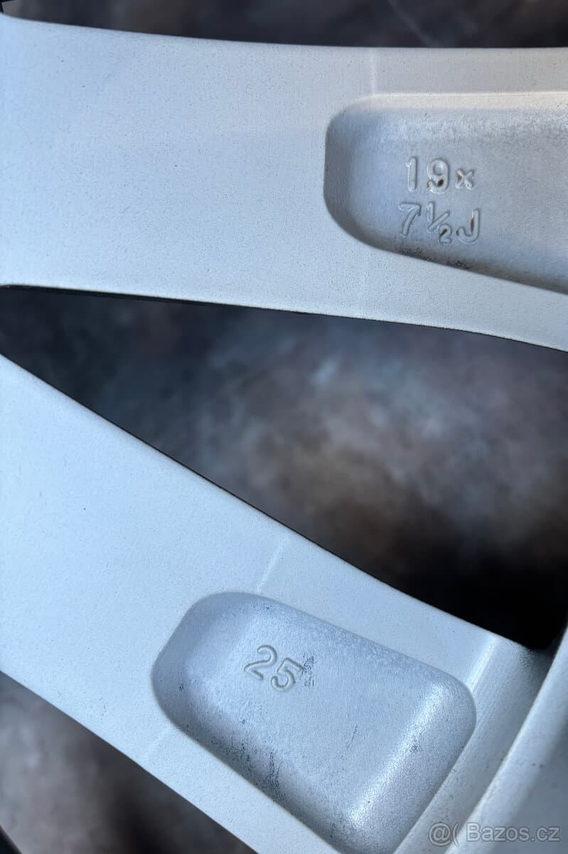 Orig. Alu kola Toyota Land Cruiser,Hilux 265/55/19 100%STAV