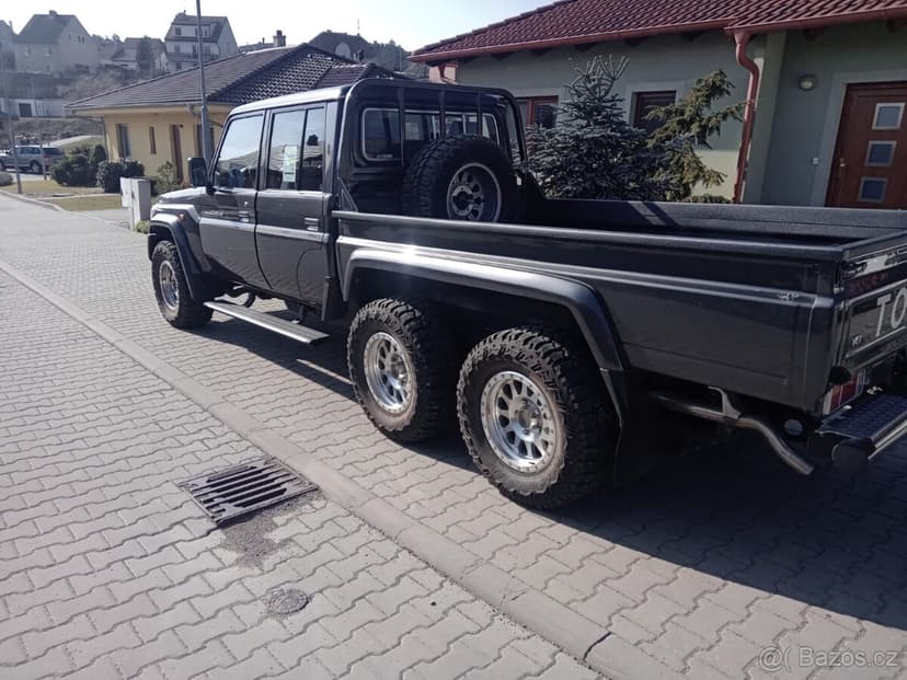 Land Cruiser 79 VDJ 6x6 4,5TD V8    S L E V A