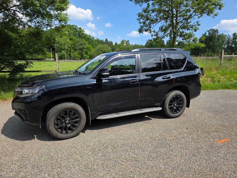 Toyota Land Cruiser,executive,kůže,7míst ,střešní okno, DVD