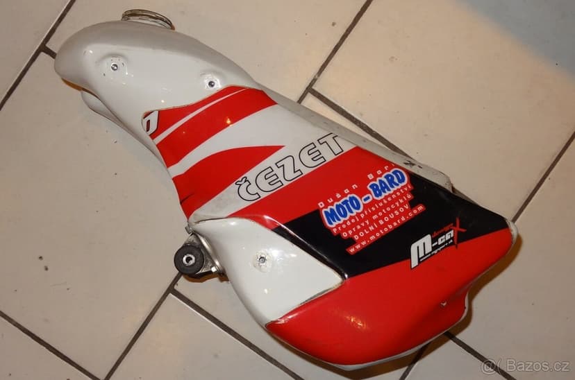 Motokros nádrž se spoilery