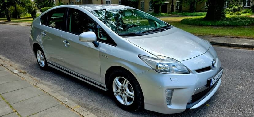 Toyota Prius 1.8 hybrid pohon přestavba invalida naviják ZTP