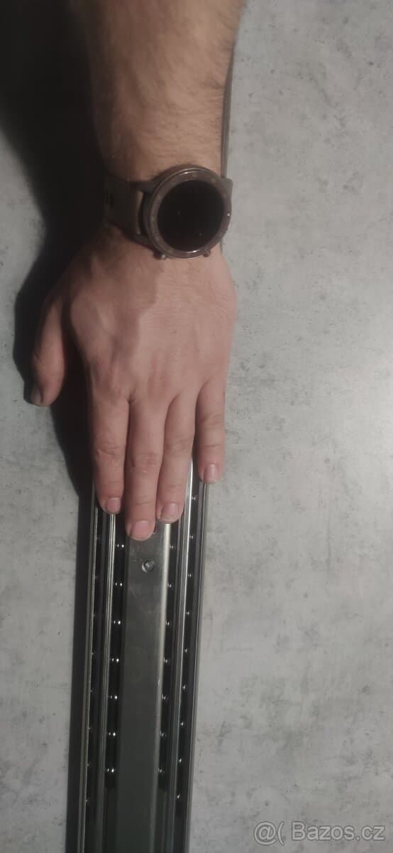 Plnovýsuv kuličkový s aretací , pojezdy pro zásuvky, výsuv