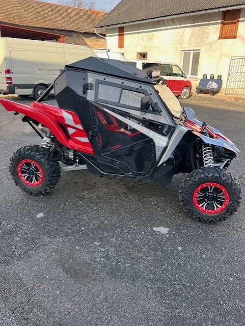 YAMAHA YXZ 1000R side-by-side