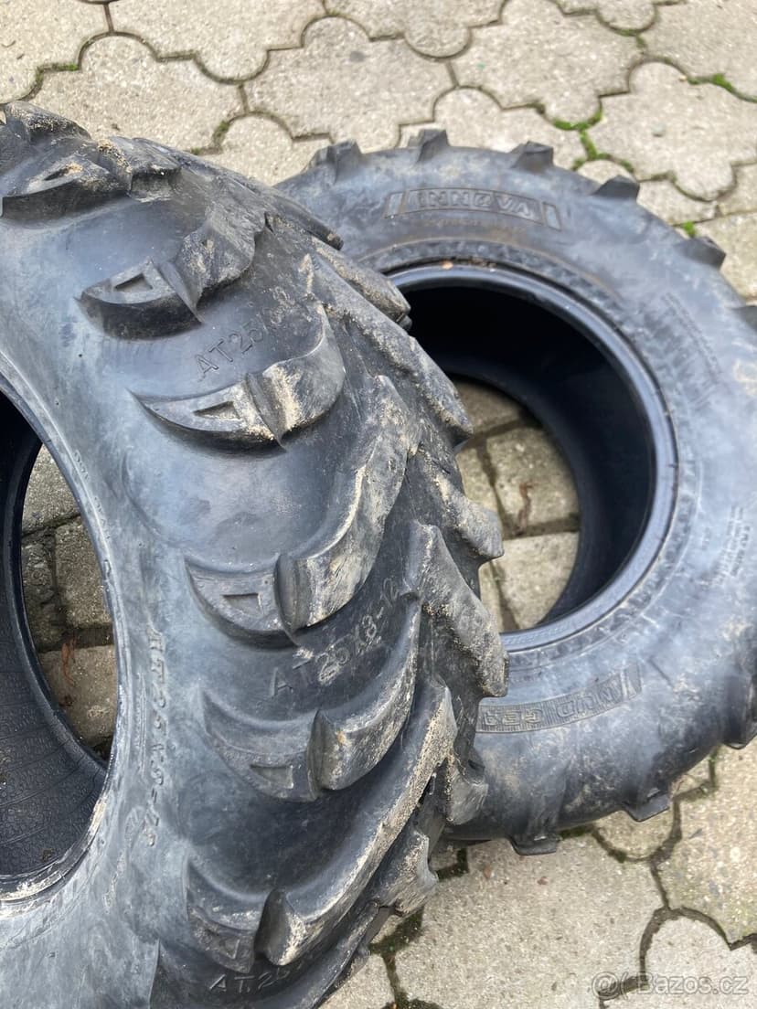 Pneu na čtyřkolku UTV