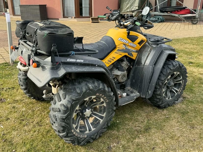 Can-Am OUTLANDER 800 XT