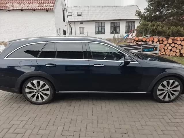 MB E 220d 4Matic,AllTerrain,Tažné,Webasto,Kamera.