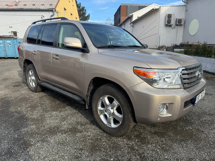 Toyota Land Cruiser 200 V8 4,5 ČR a jen 61tkm