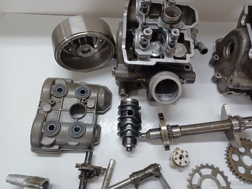 KTM LC8 950 - MOTOR NA DÍLY