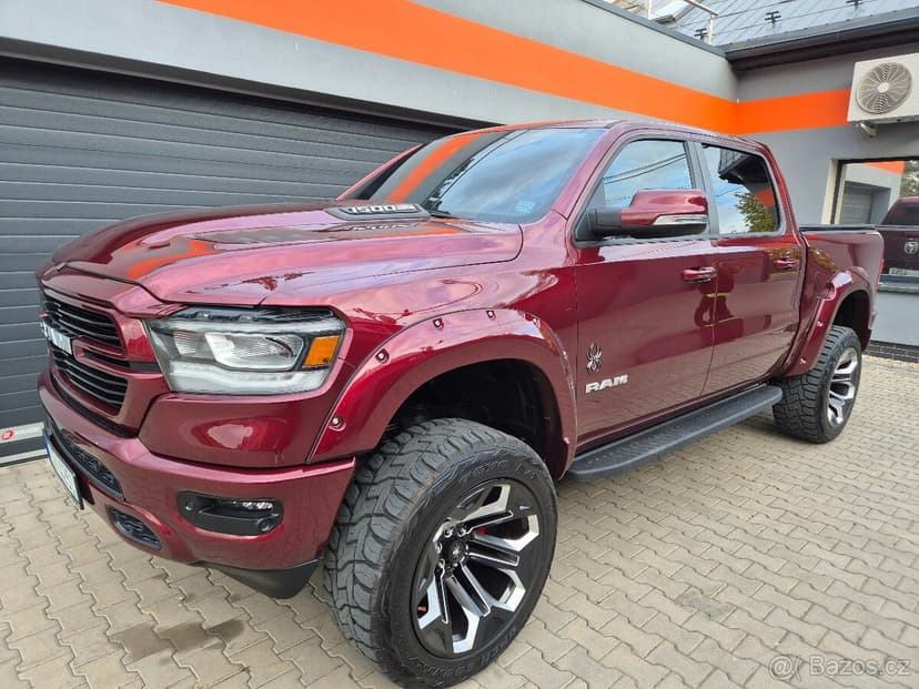 DODGE RAM 5,7 HEMI BLACK WIDOW 39 000km odpočet DPH
