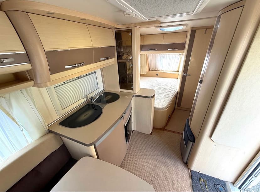 Hobby 460 UFe La Vita, MOVER, PŘEDSTAN, NOSIČ KOL