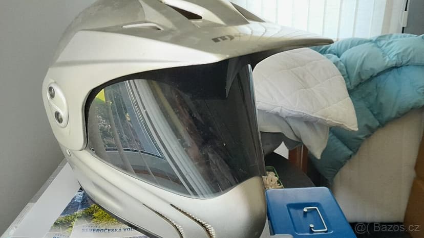 Přilba na enduro nebo čtyřkolku