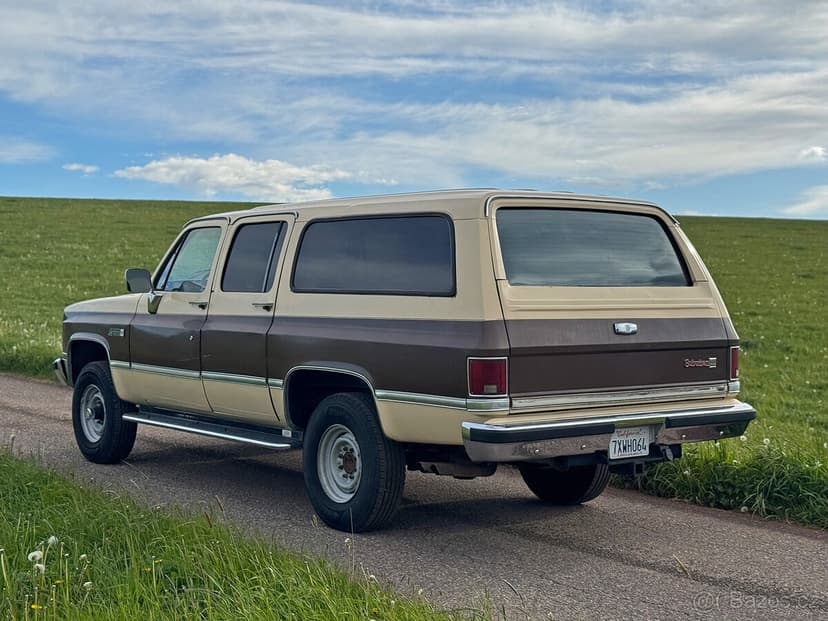 GMC SUBURBAN 3500 V25 Conventional – 5.7 V8 4x4