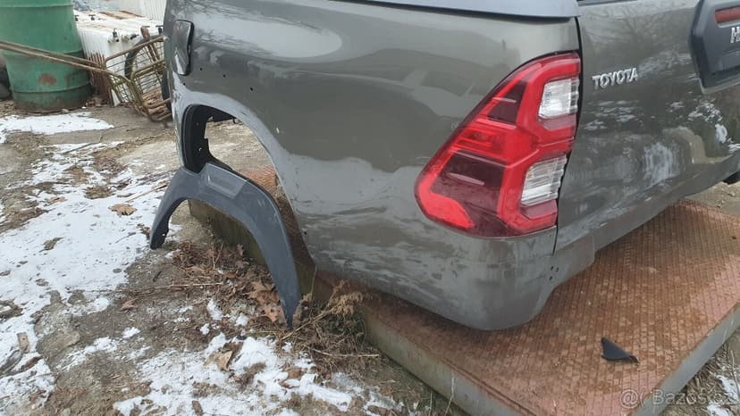 TOYOTA HILUX INVINCIBLE DC - korba