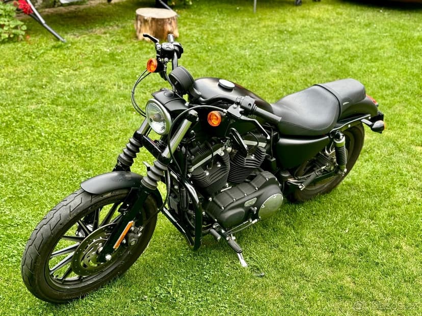 Harley Davidson Sportster Iron XL 883 black