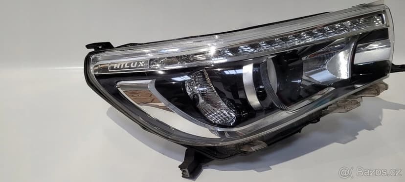 Hilux 2016 - levý a pravý světlomet led xenon