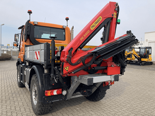 Mercedes-Benz Unimog U 318 - valník s hydraulickou rukou
