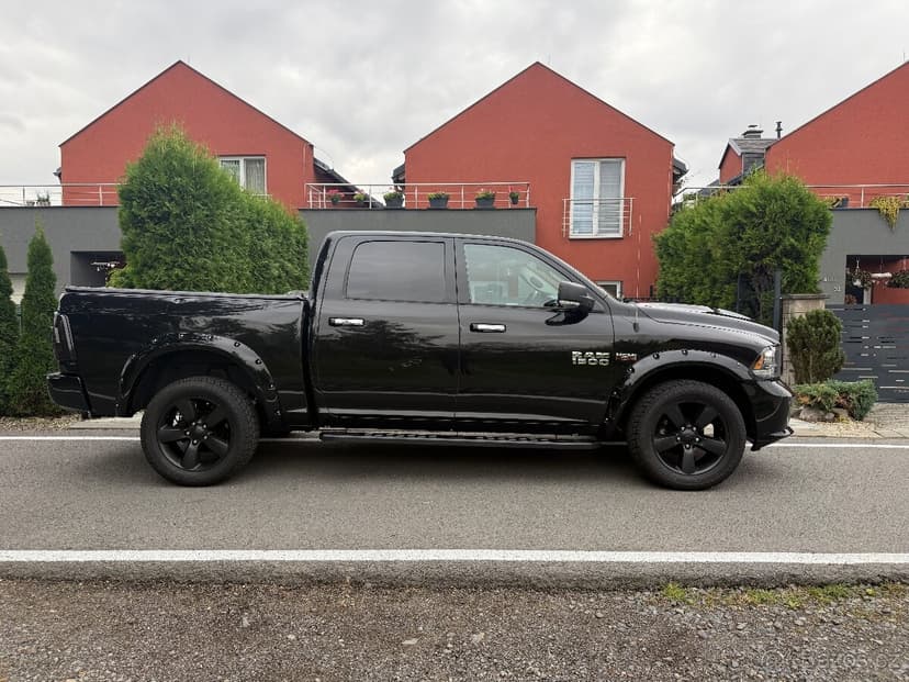 DODGE RAM 1500 HEMI CREW CAB