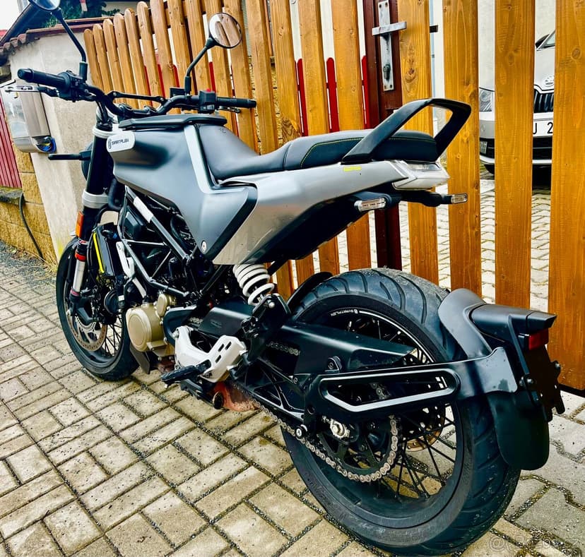 Husqvarna Svartpilen 125,11 kW , model 2024, na A1 od 16 let