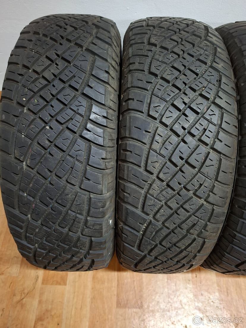 Celoroční pneu 245/70/17 General