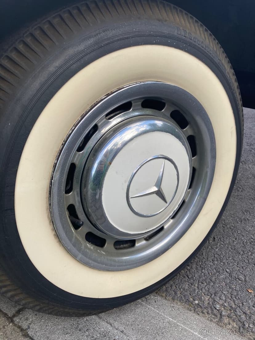 Mercedes Benz 220S W111