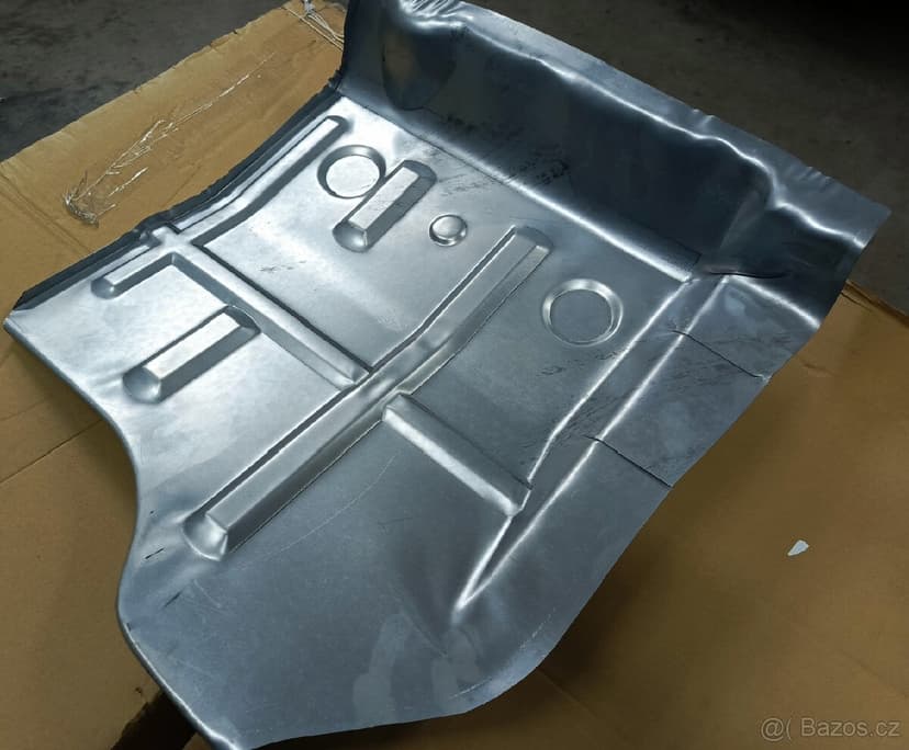 Podlaha Suzuki Samurai.