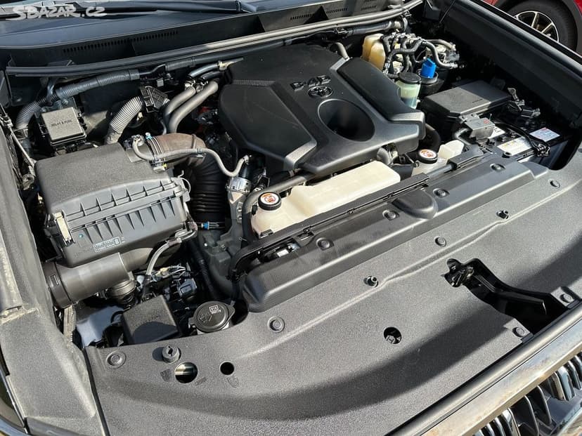 Toyota Land Cruiser,executive,kůže,7míst ,střešní okno, DVD