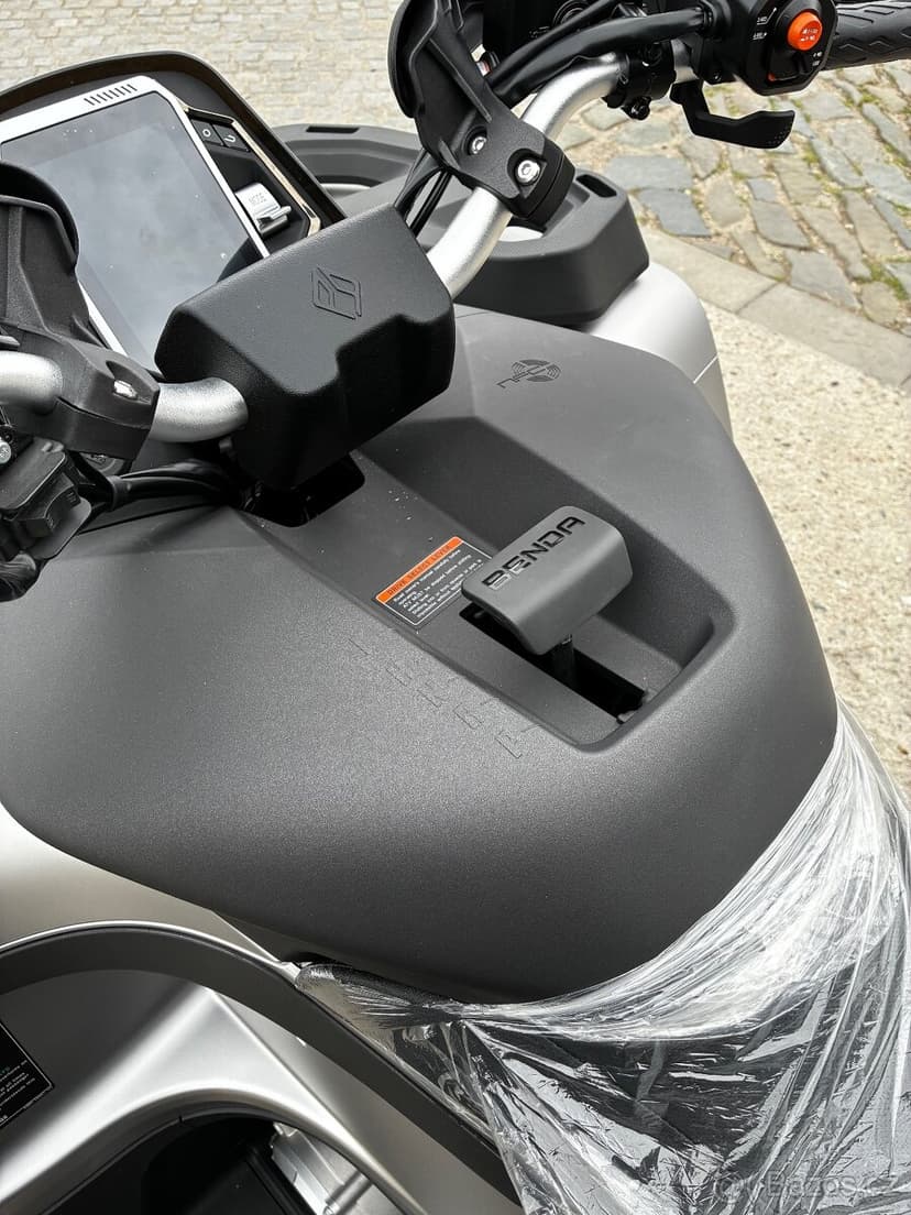 Novinka Benda REDSTONE 550 R2 DL PREMIUM šedá