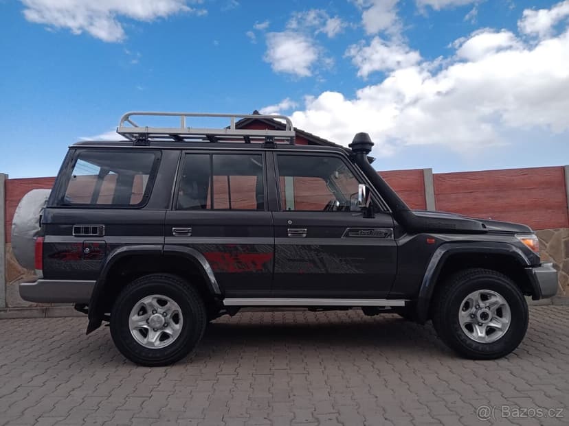 Land Cruiser HZJ 76 4,5TD V8, 205 PS, NAVIGACE, MAX.Výbava