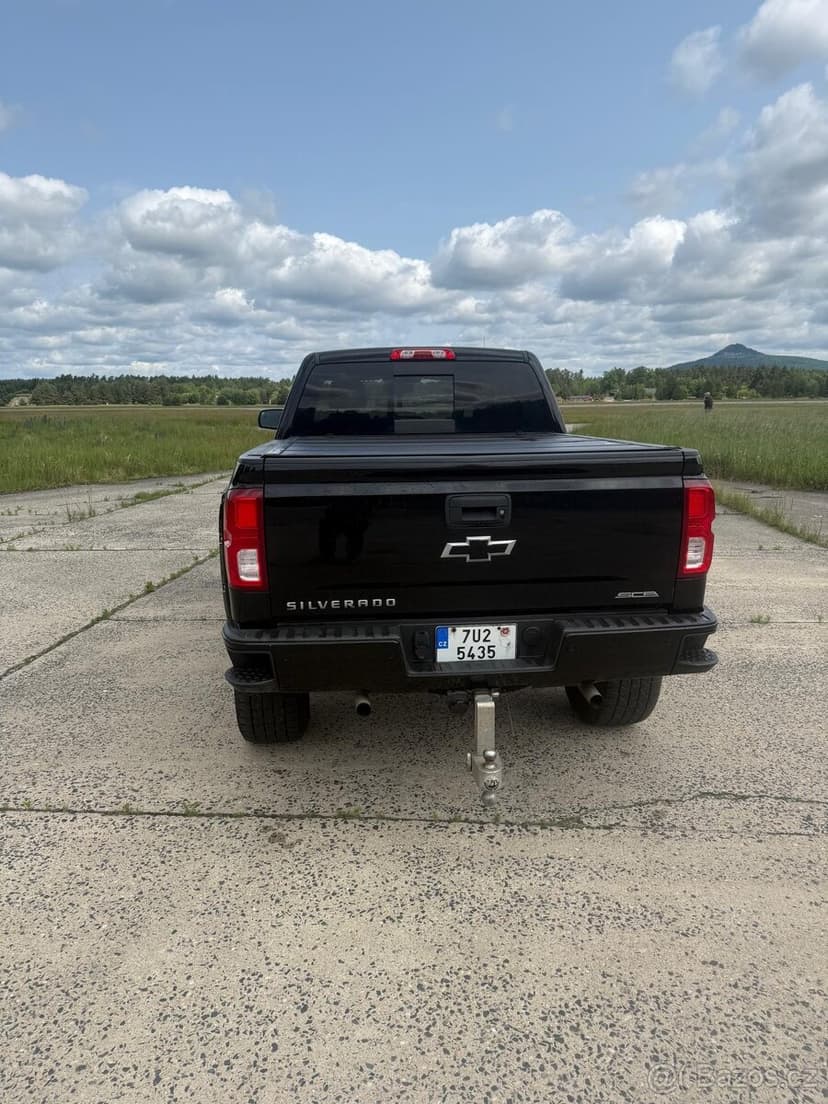 Chevrolet Silverado Z71 Black Widow