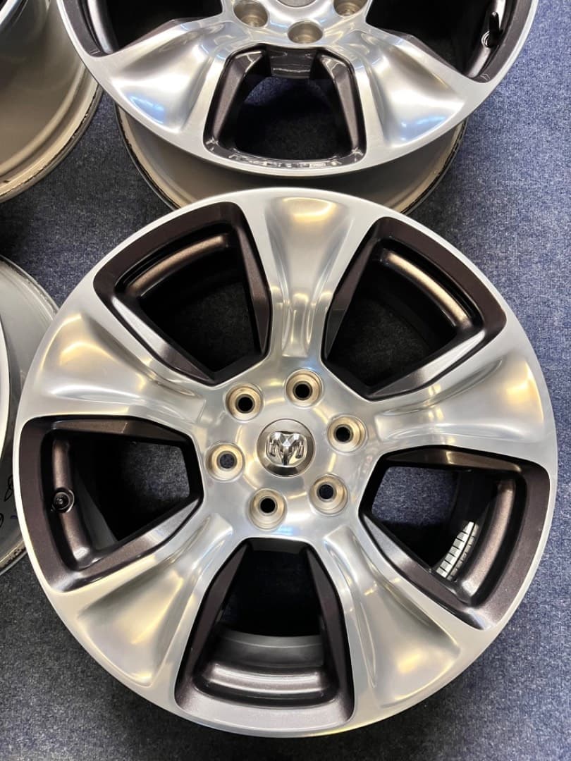 6x139.7 R20 Originál Dodge RAM 1500 REBEL - TOP STAV -