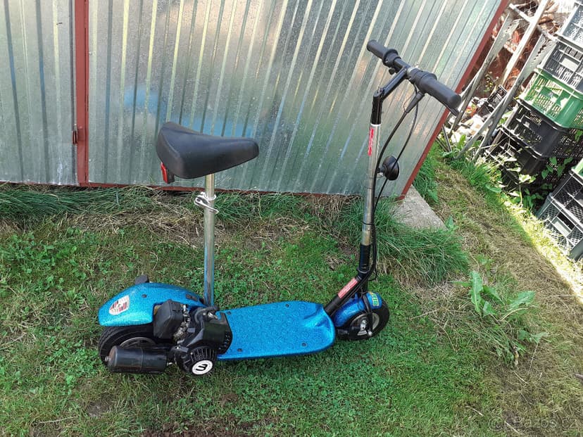 Motorová koloběžka Blata