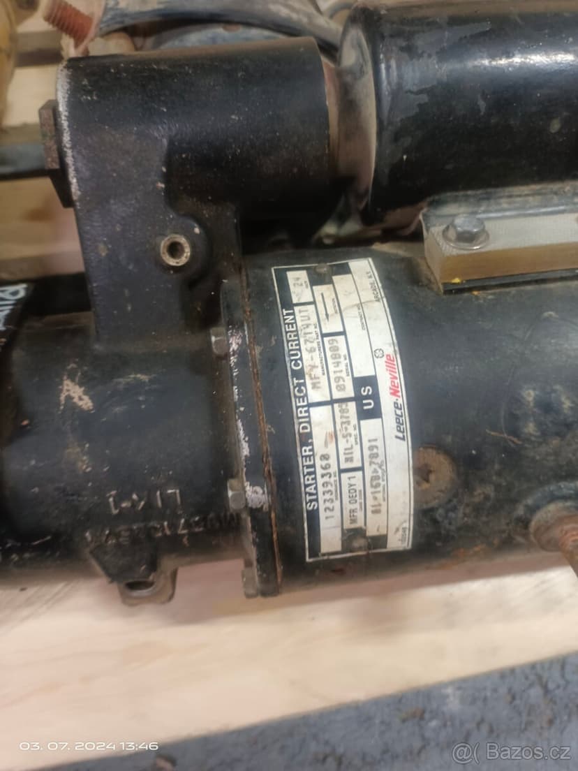 US Army startery. Humvee M998, Hummer H1