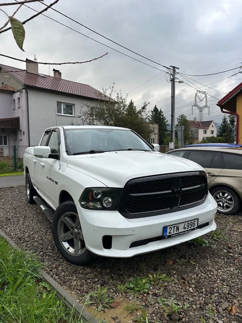 Dodge ram 1500 5,7 V8 hemi 4x4 LPG